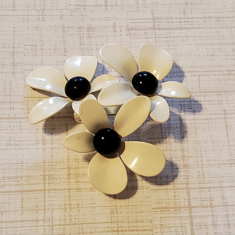 Elegant Vintage Floral Black and White Pin Brooche
